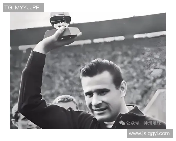 六大足球大满贯球星传奇人生：从绿茵场到世界巅峰的荣耀之路